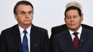 Moraes manda ouvir ex vice-presidente e Senador Mourão sobre ligação de Bolsonaro 3 bolsonaro mourao 100 dias evaristo sa afp 660x372 1