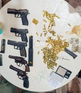 em caapora policia civil prende tres homens por trafico de drogas e posse irregular de arma de fogo