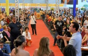 primeira dama e vice governador prestigiam desfile em homenagem ao macrame e participam de assinatura de contratos do empreender pb 1