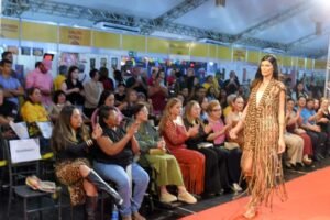 primeira dama e vice governador prestigiam desfile em homenagem ao macrame e participam de assinatura de contratos do empreender pb