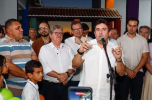 joao azevedo entrega escola oficina ortopedica e visita terreno onde sera construido o hospital da mulher do sertao em sousa 9