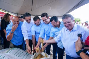 lucas ribeiro entrega polos de racao subsidiada em itaporanga e princesa isabel e reforca apoio do governo ao produtor rural