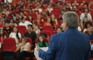 joao azevedo lanca programa com bolsas para universitarios na paraiba 2