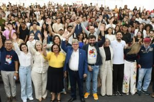 joao azevedo lanca programa com bolsas para universitarios na paraiba 3