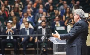 Principal 6 João Azevêdo empossa novos procuradores e auditores de contas e reafirma compromisso com gestão eficiente