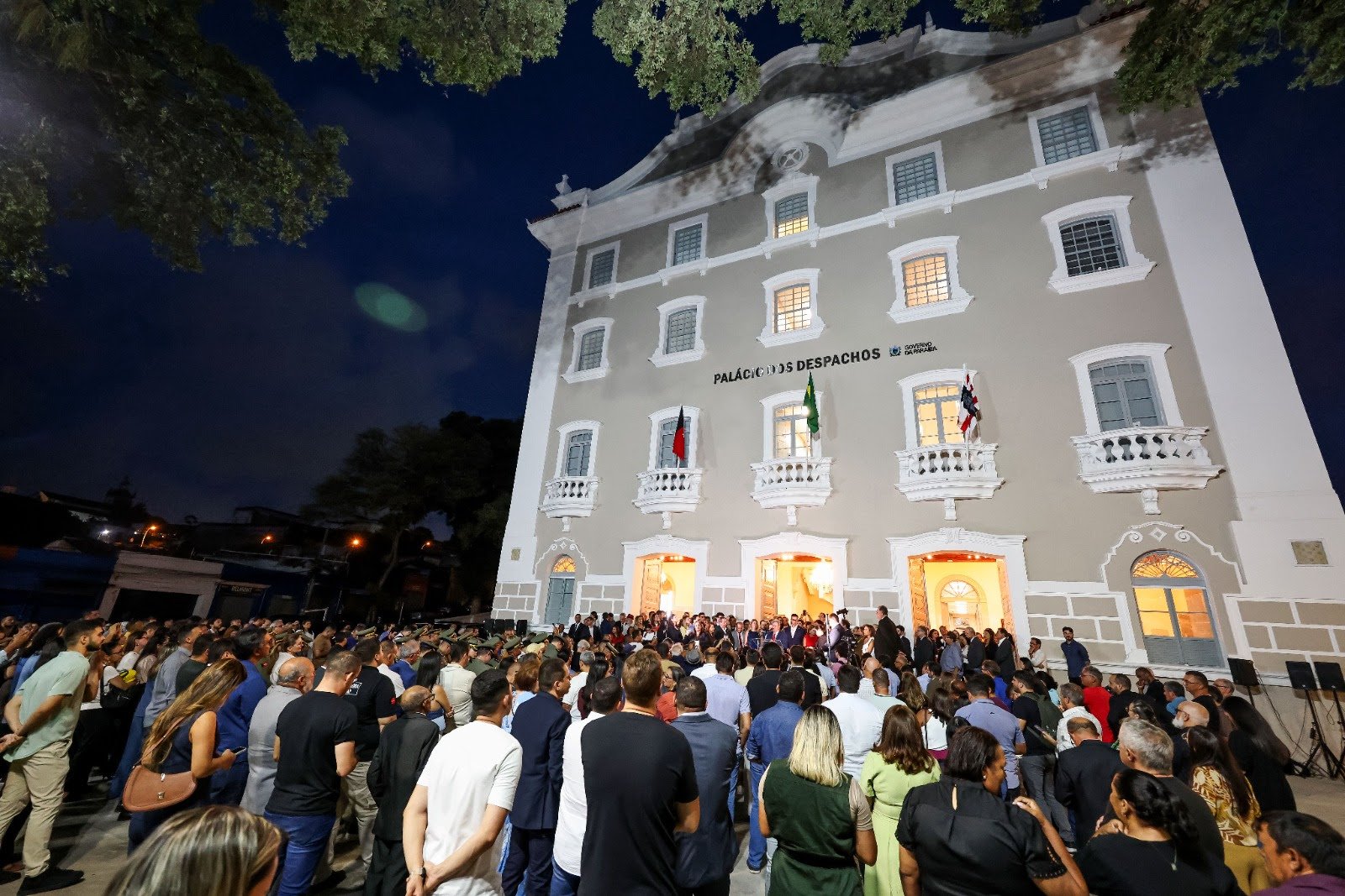 João Azevêdo entrega Palácio dos Despachos e diz que “obra traz o governo para o coração do nosso Centro Histórico”