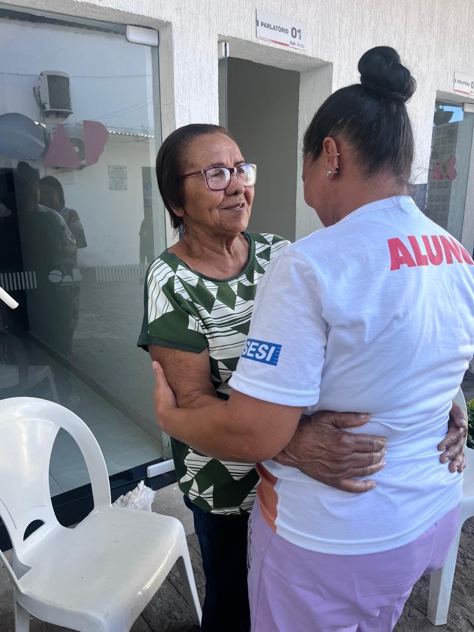 A força do vínculo familiar: Reportagem promove reencontro emocionante entre tia e sobrinha em penitenciária de João Pessoa