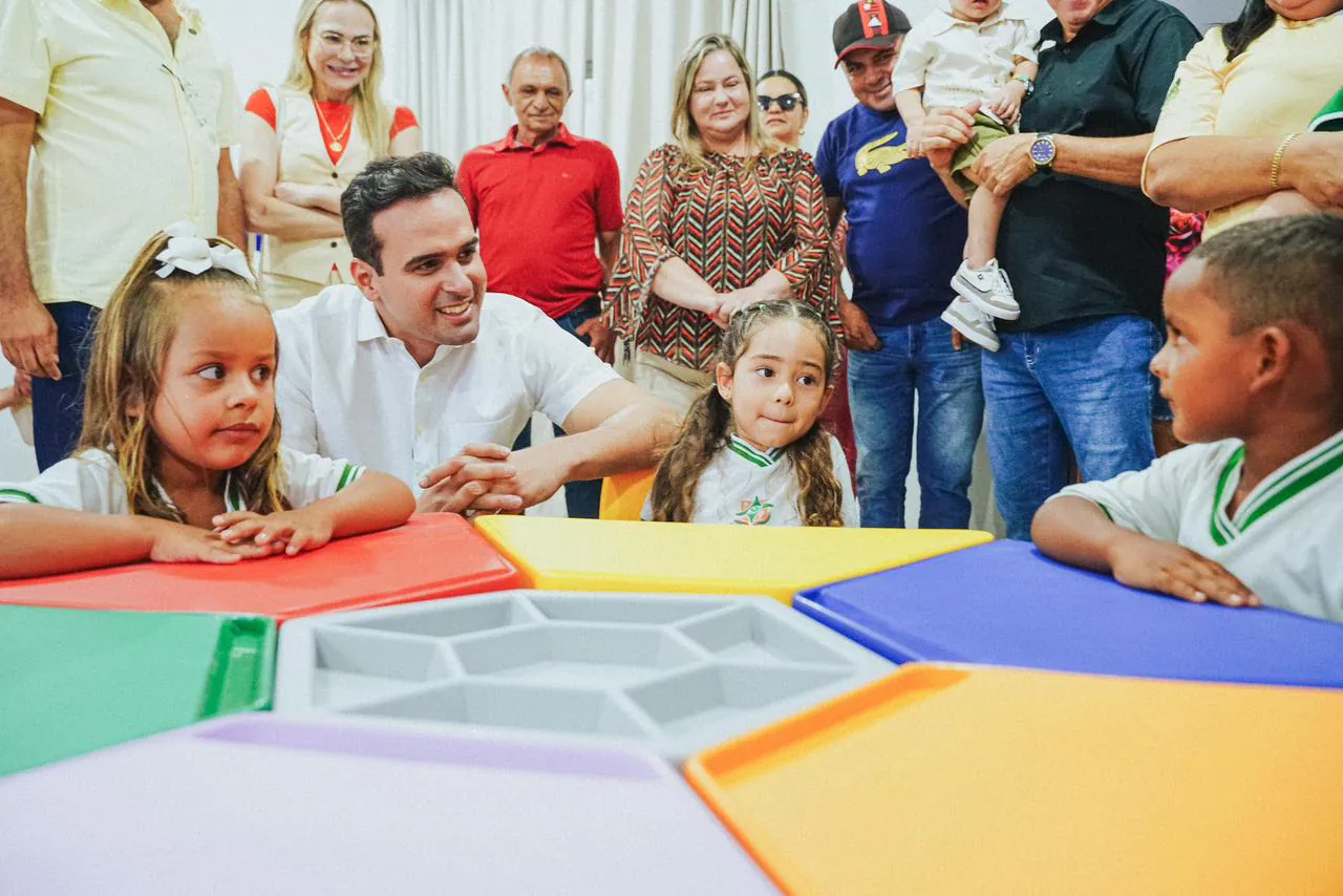 Lucas Ribeiro inaugura creche e assina contratos do Empreender no Vale do Piancó