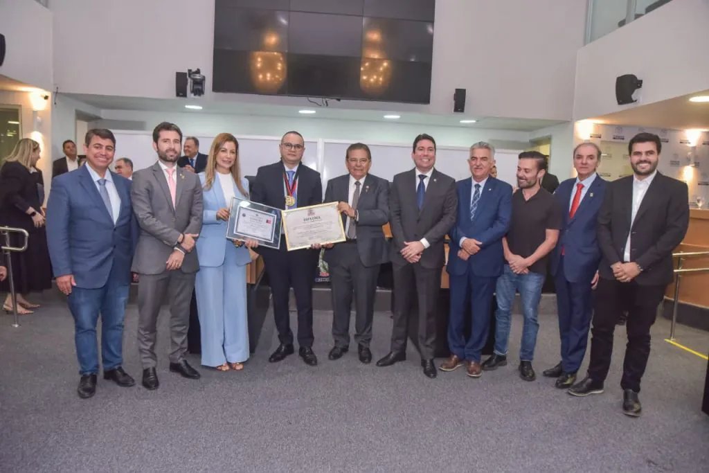 Principal 16 ALPB entrega título de cidadão paraibano ao procurador-Geral do Estado, Fábio Brito