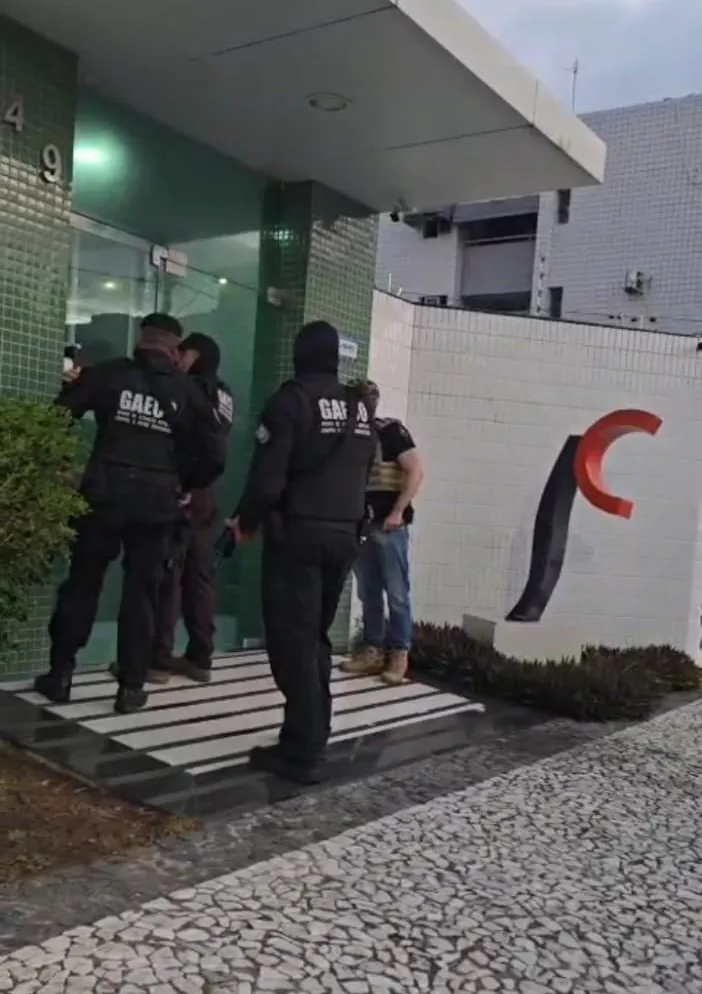Principal 28 Operação Puçá: Polícia Civil desarticula o “Rei do Camarão”, cumpre 109 mandados e bloqueia R$ 15 milhões do crime organizado