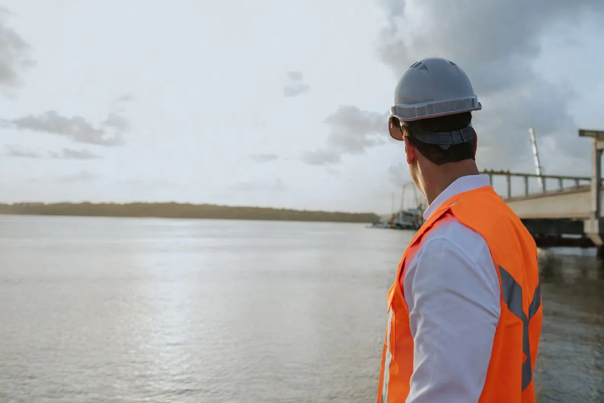 Principal 11 Lucas Ribeiro inspeciona obra da Ponte do Futuro, que atinge 50% de conclusão e projeta desenvolvimento da região