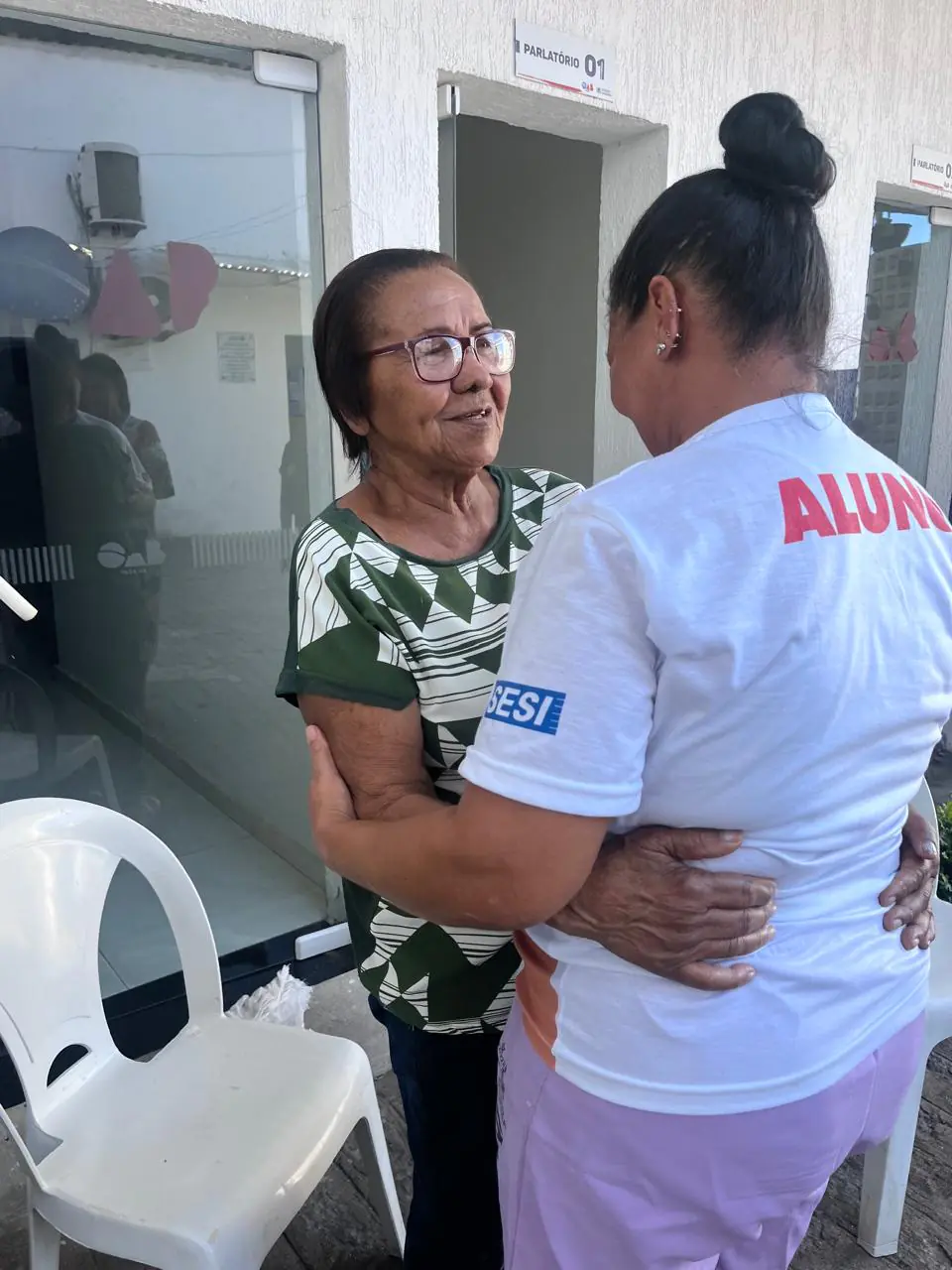 Principal 27 A força do vínculo familiar: Reportagem promove reencontro emocionante entre tia e sobrinha em penitenciária de João Pessoa