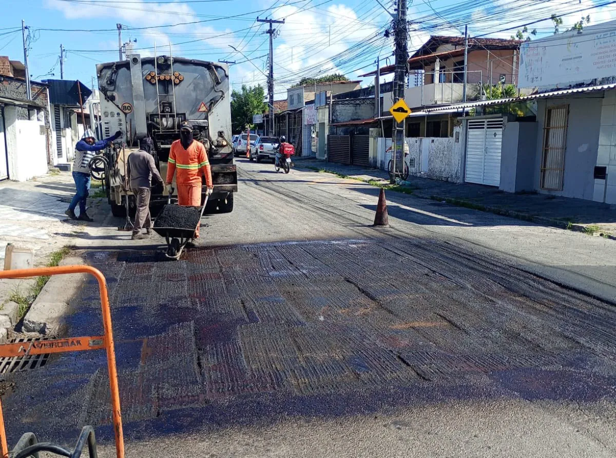 Seinfra realiza operação tapa-buraco e outros serviços de manutenção em 45 bairros de João Pessoa